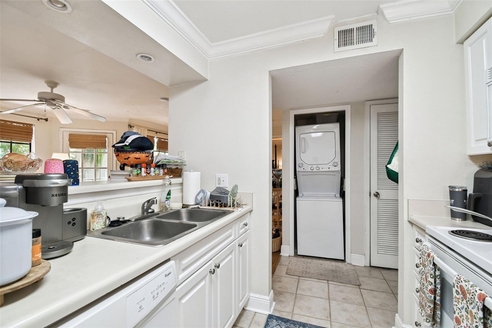 HYDE PARK PLACE II A CONDOMINI - Residential