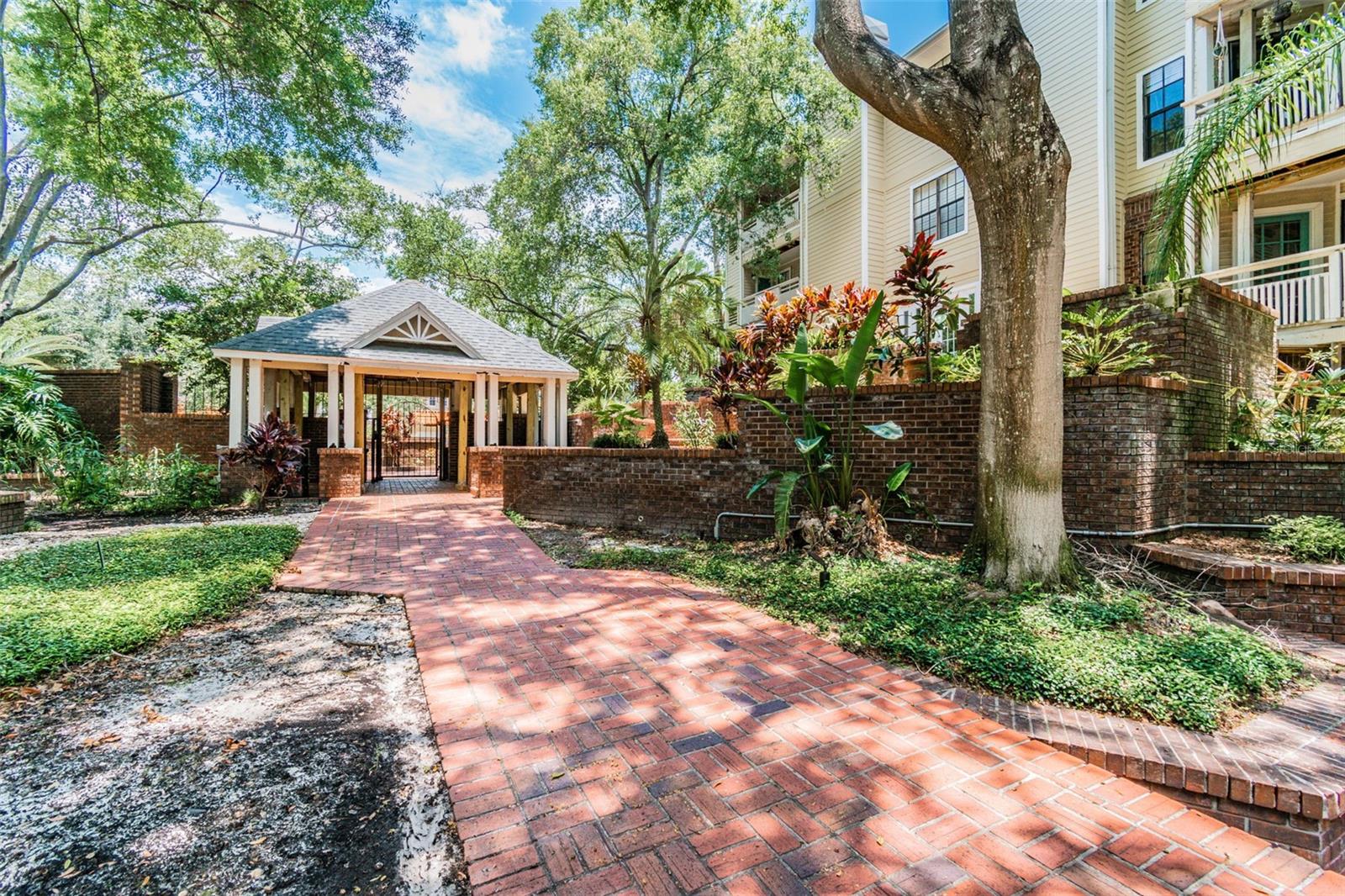 HYDE PARK PLACE II A CONDOMINI - Residential