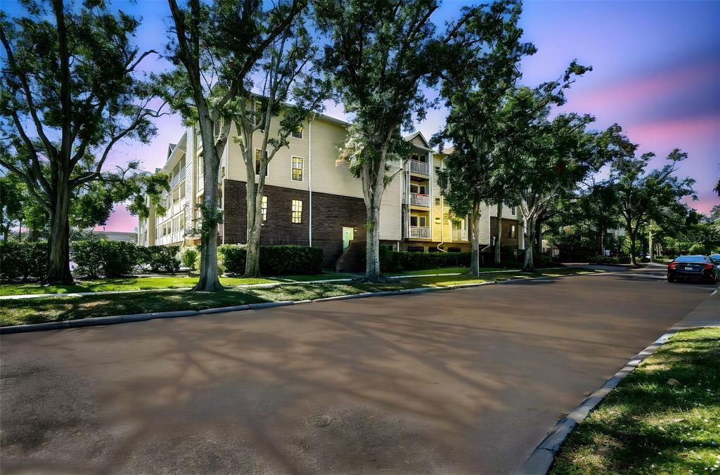 Photo of 1000 W Horatio Street #202, Tampa, FL 33606 (MLS # TB8445693)