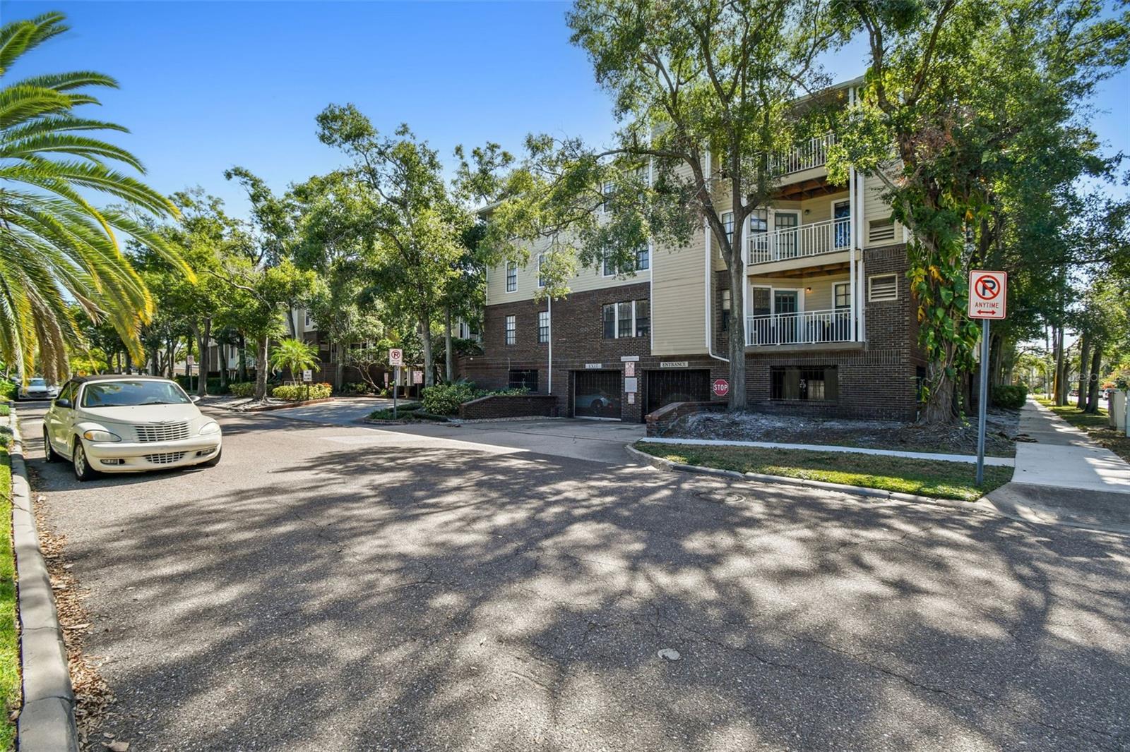 HYDE PARK PLACE II A CONDOMINI - Residential