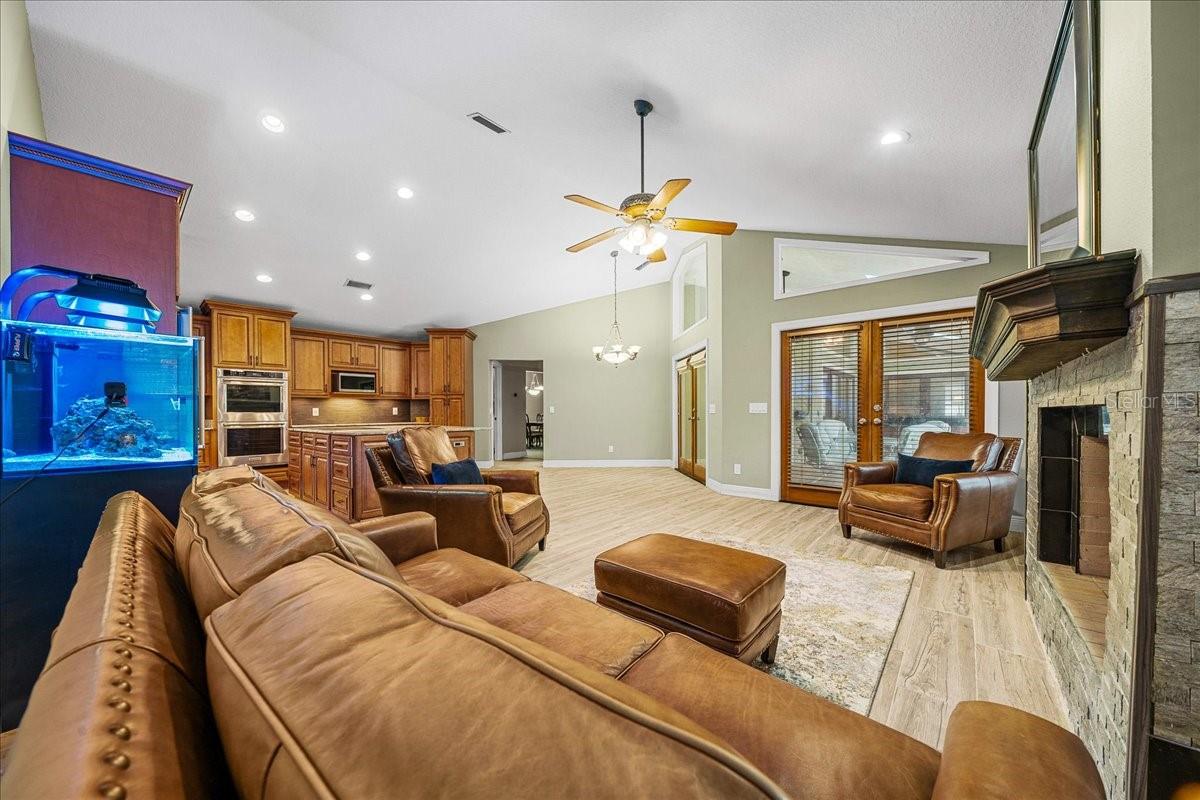 CARRIAGE HILL - Residential