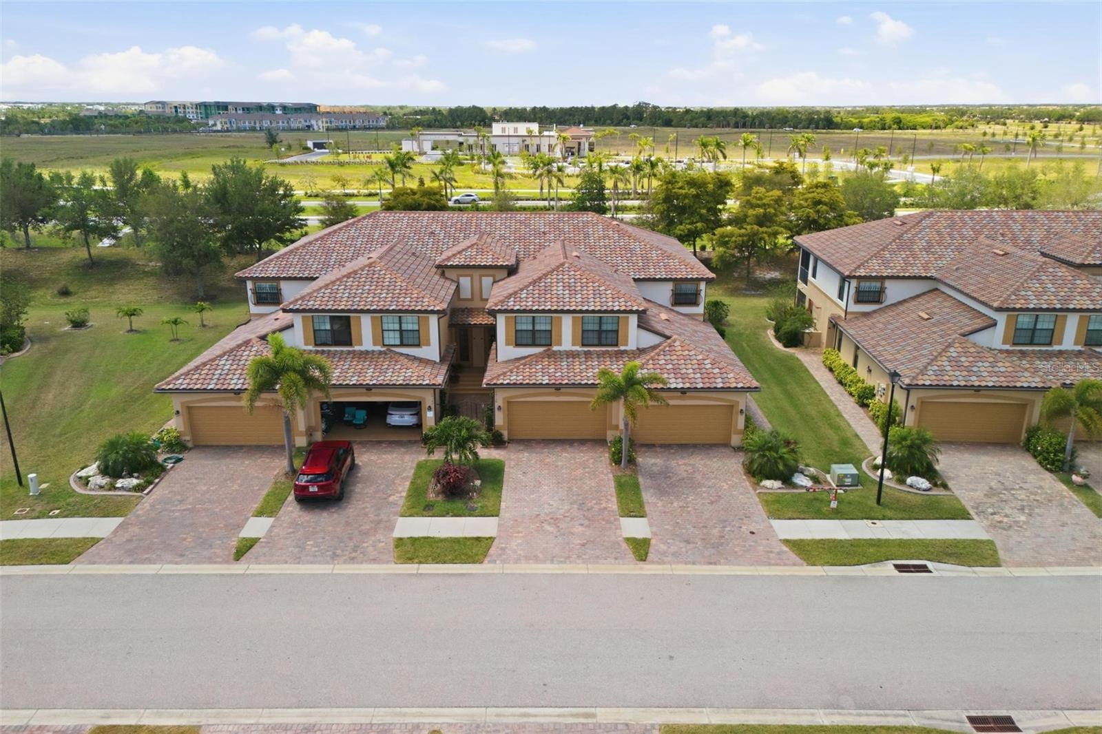 COACH HOMES 1 AT GRAN PARADISO - Residential