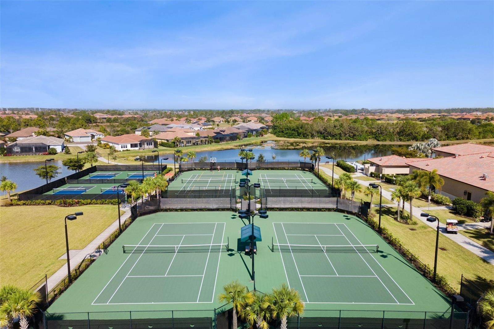 COACH HOMES 1 AT GRAN PARADISO - Residential