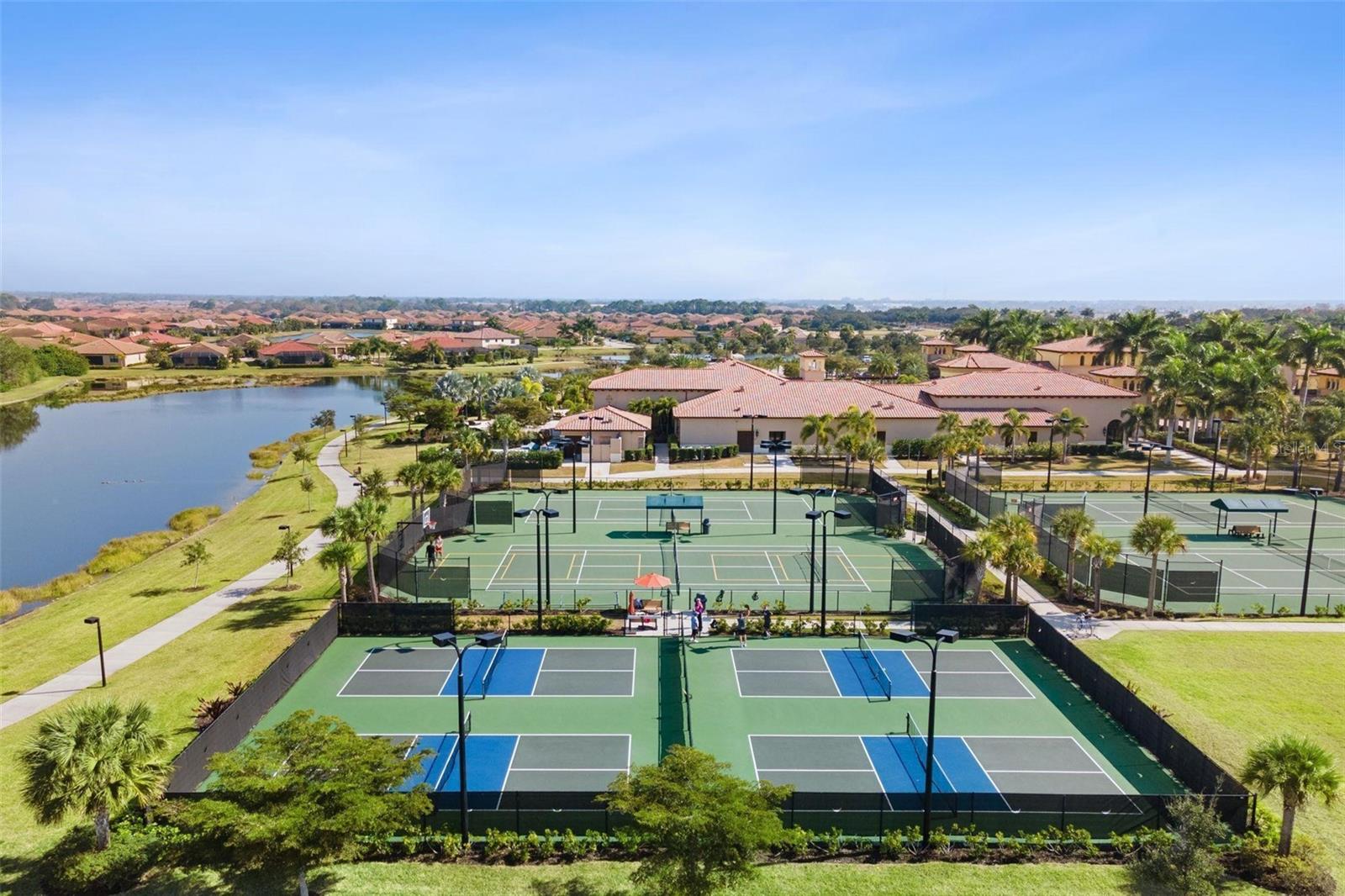 COACH HOMES 1 AT GRAN PARADISO - Residential