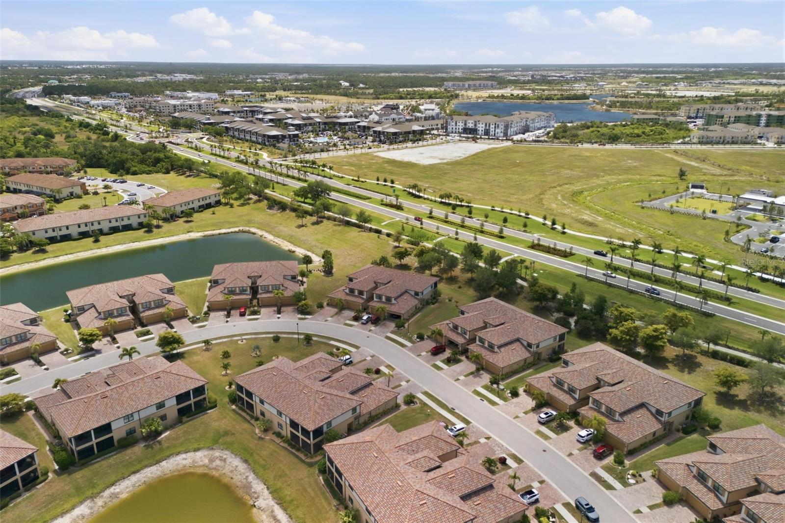 COACH HOMES 1 AT GRAN PARADISO - Residential