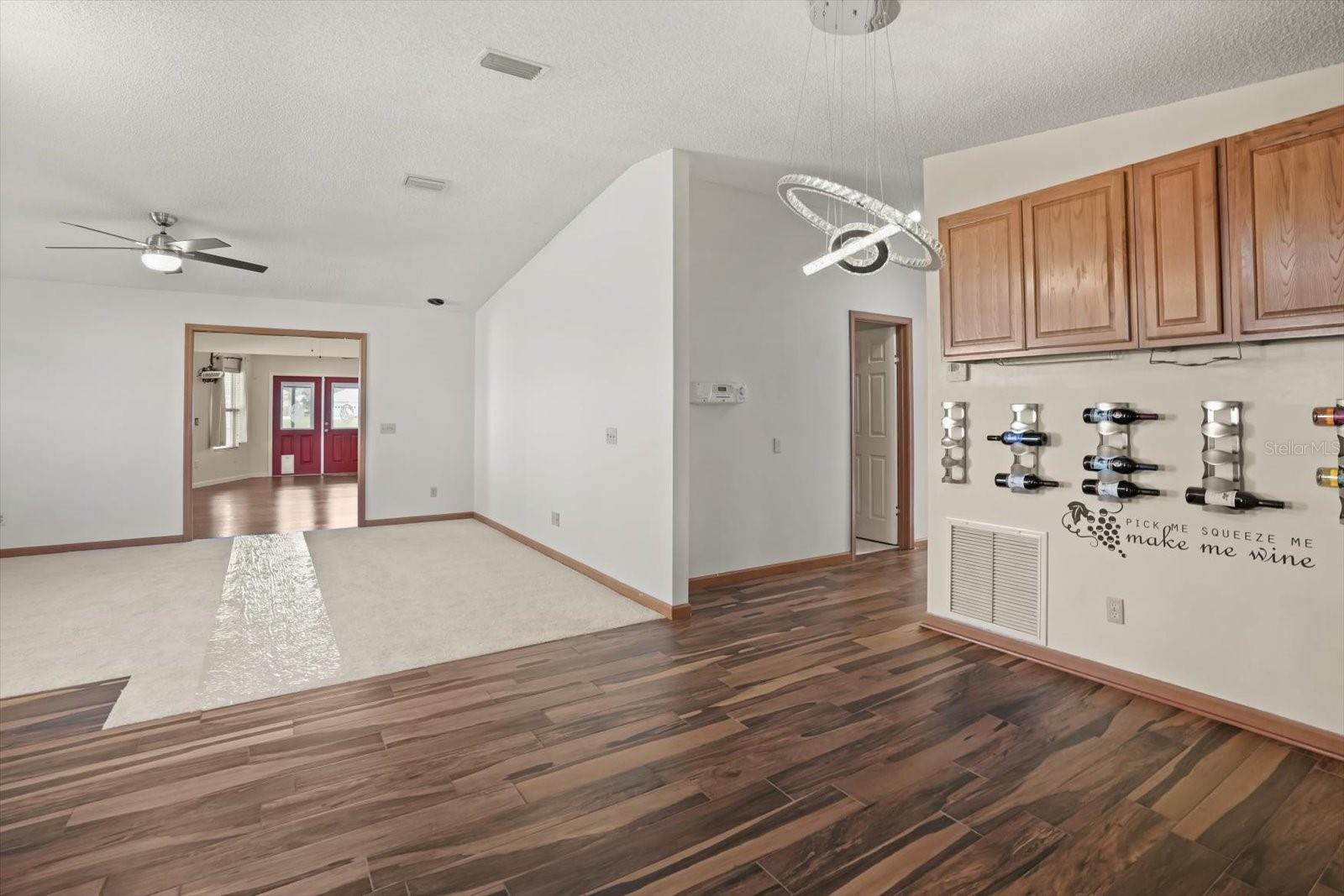 1833 W SCHWARTZ BOULEVARD