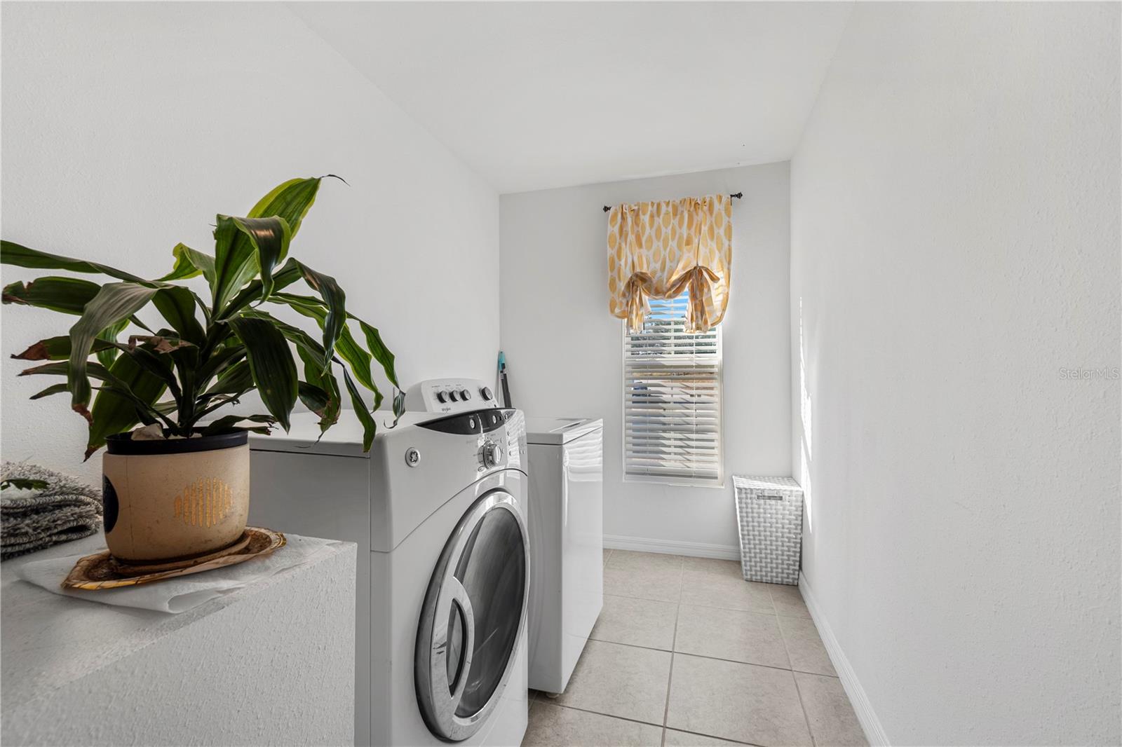 SILVER SPGS SHORES UN #33 - Commercial Sale