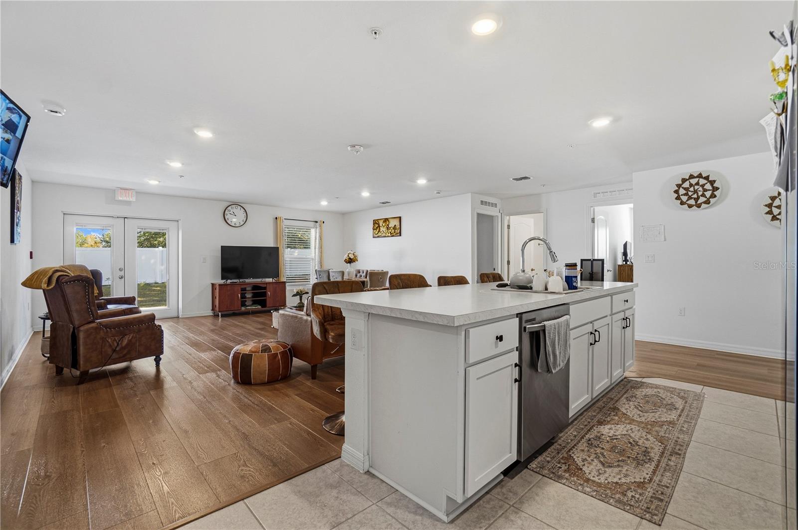 SILVER SPGS SHORES UN #33 - Commercial Sale