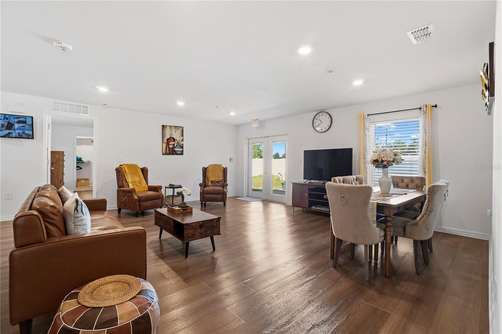 SILVER SPGS SHORES UN #33 - Commercial Sale