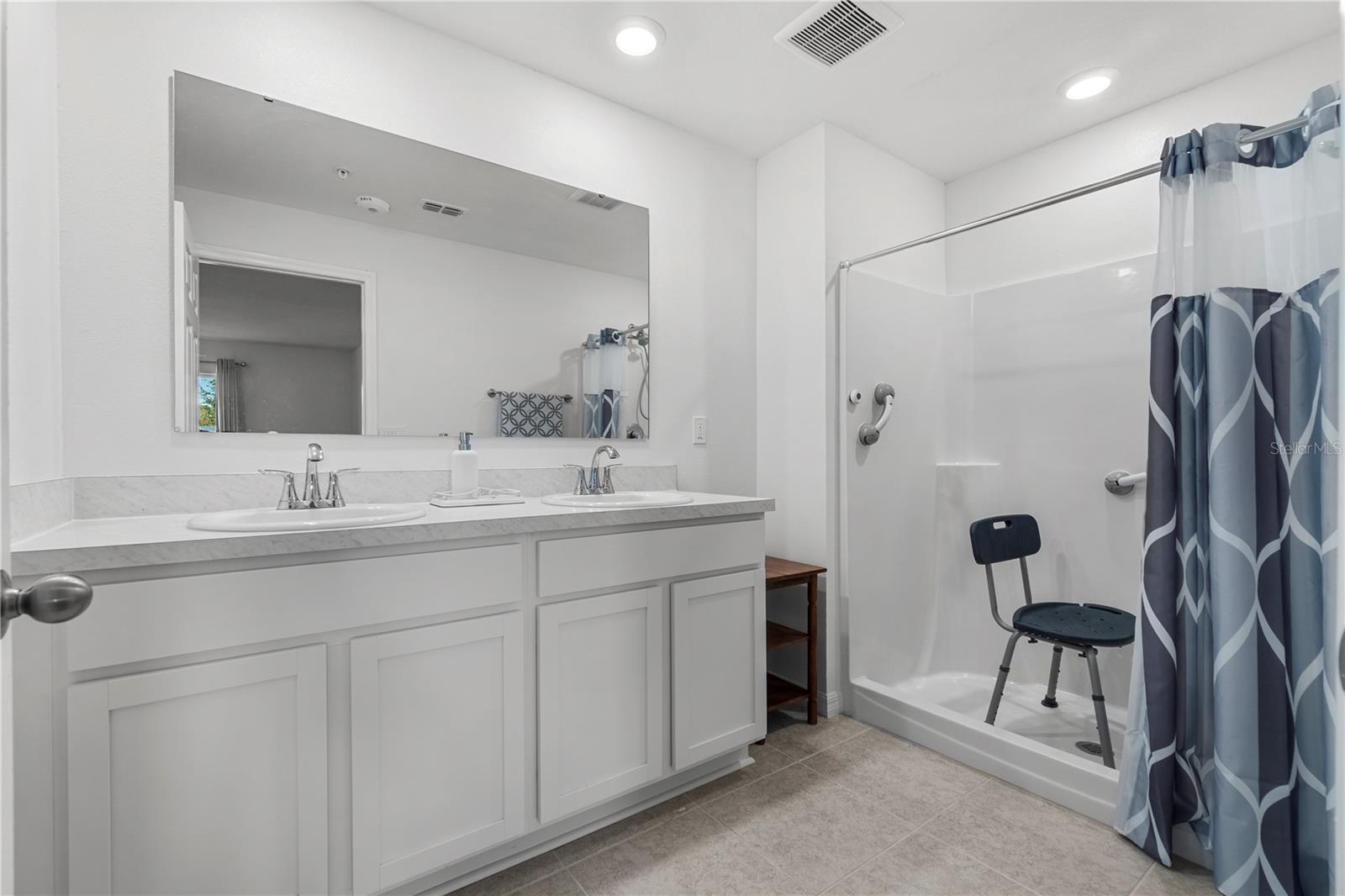 SILVER SPGS SHORES UN #33 - Commercial Sale