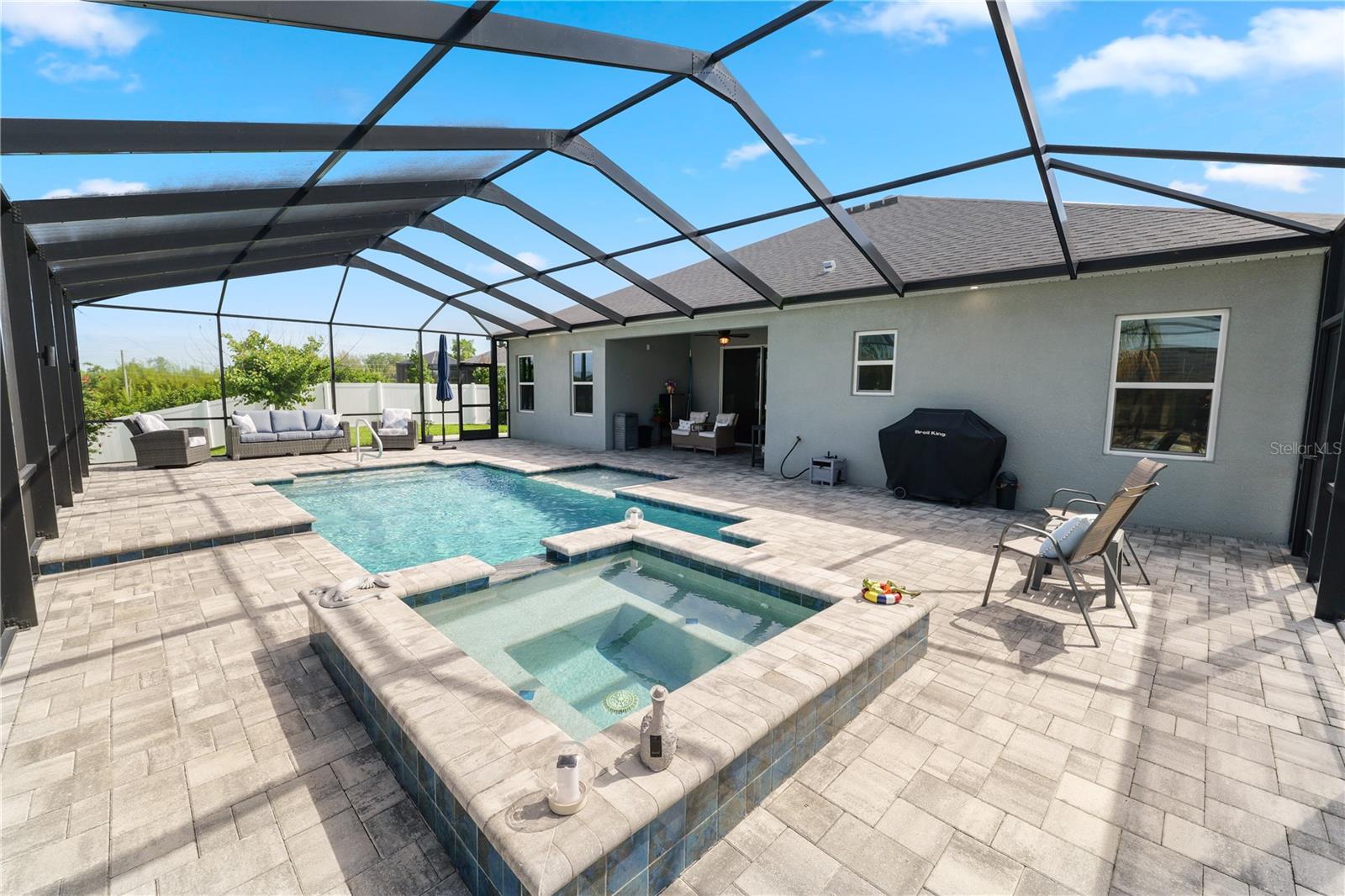 TREYMONT - Residential