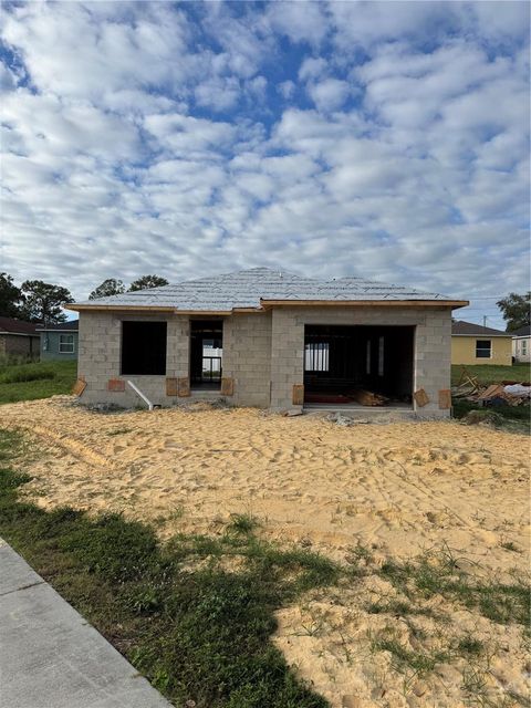 A home in AUBURNDALE