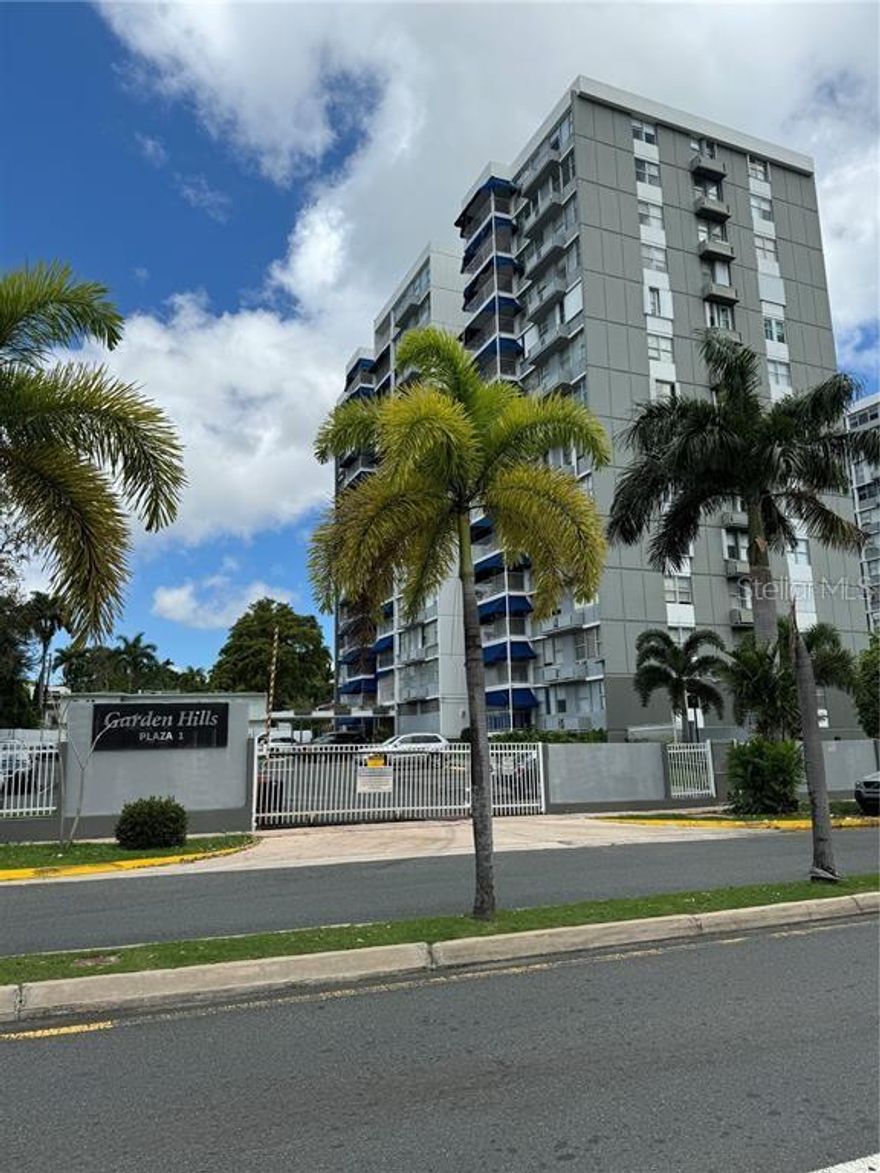 Beautifully remodeled apartment, fully furnished and equipped, featuring a spacious balcony. This unit offers 3 comfortable bedrooms, 2 full bathrooms, 1 parking space, and a modern remodeled kitchen with high-capacity appliances. The building provides excellent amenities including a swimming pool, playground,  security, and a prime location near restaurants, coffee shops, banks, and shopping centers.