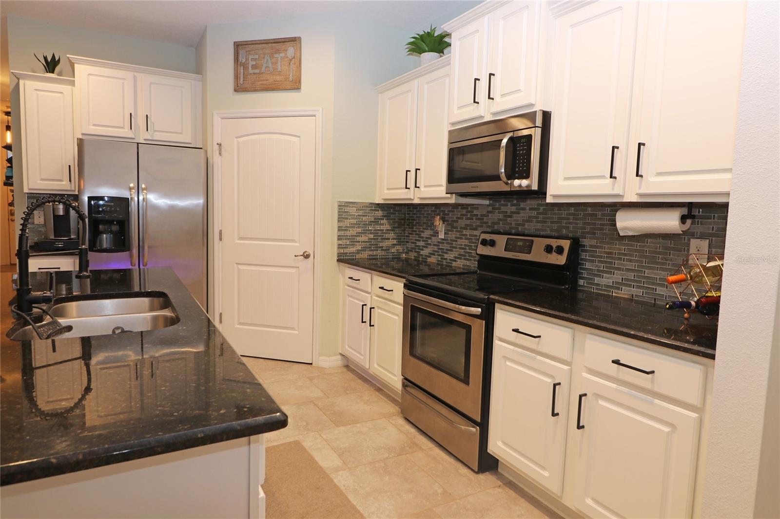 LAKESIDE LANDINGS PH 01 - Residential Lease