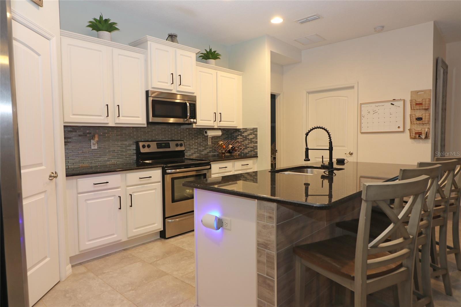 LAKESIDE LANDINGS PH 01 - Residential Lease