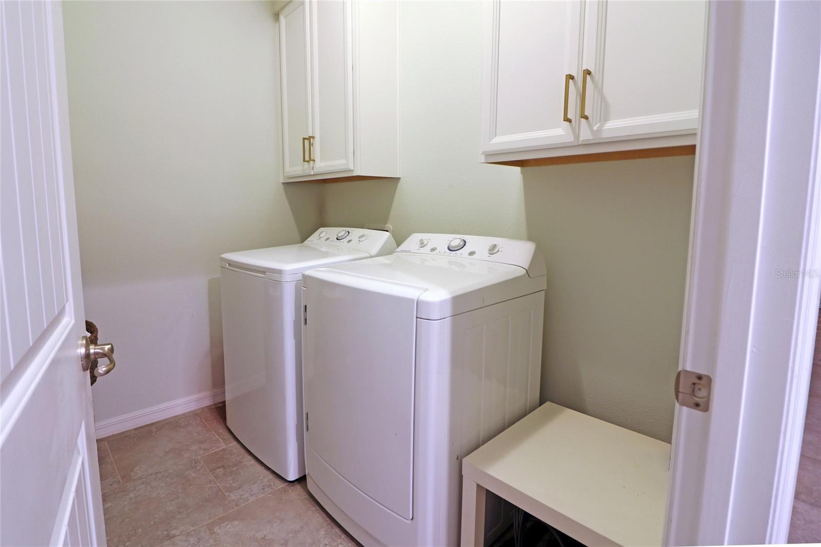 LAKESIDE LANDINGS PH 01 - Residential Lease