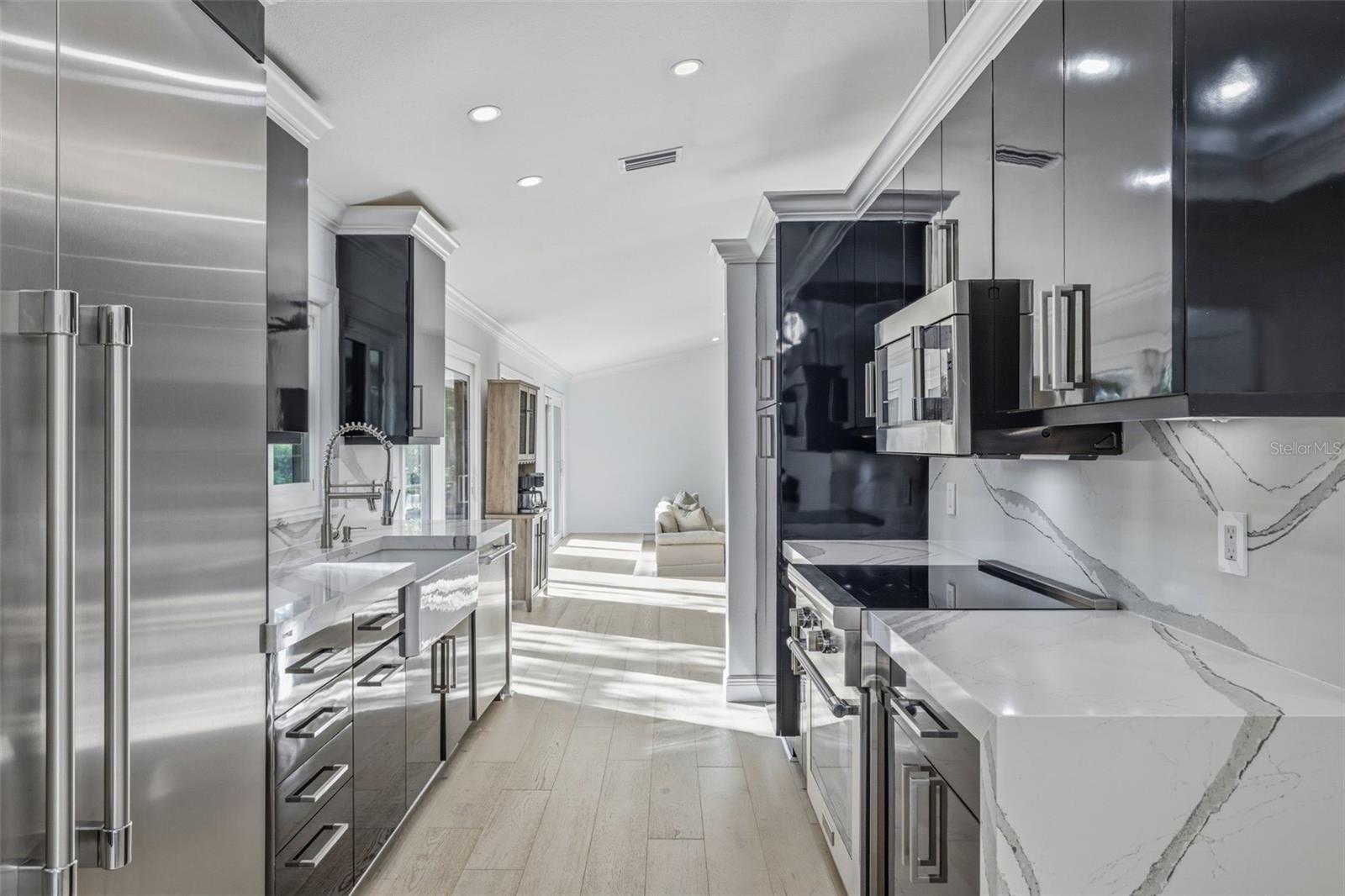 SHADY HOLLOW SUB - Residential
