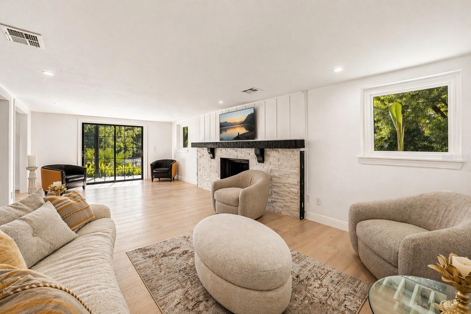 SHADY HOLLOW SUB - Residential
