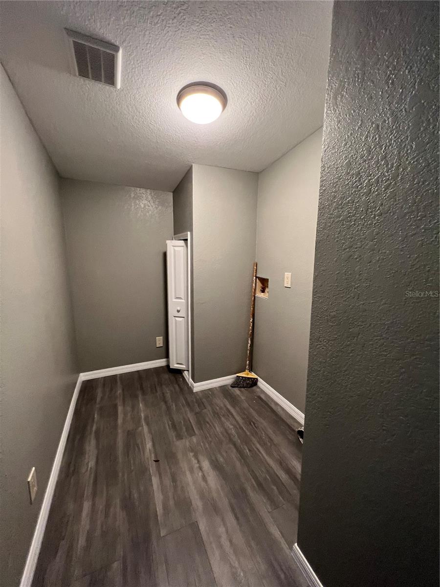 LAKE WALES ESTATES - Residential