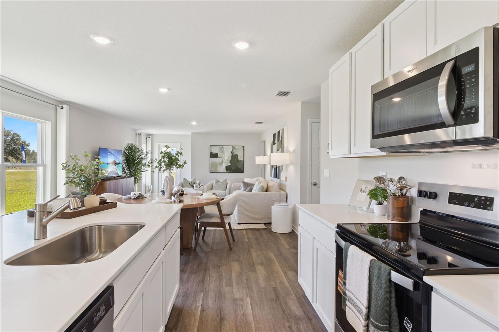 MAGNOLIA POINTE - Residential