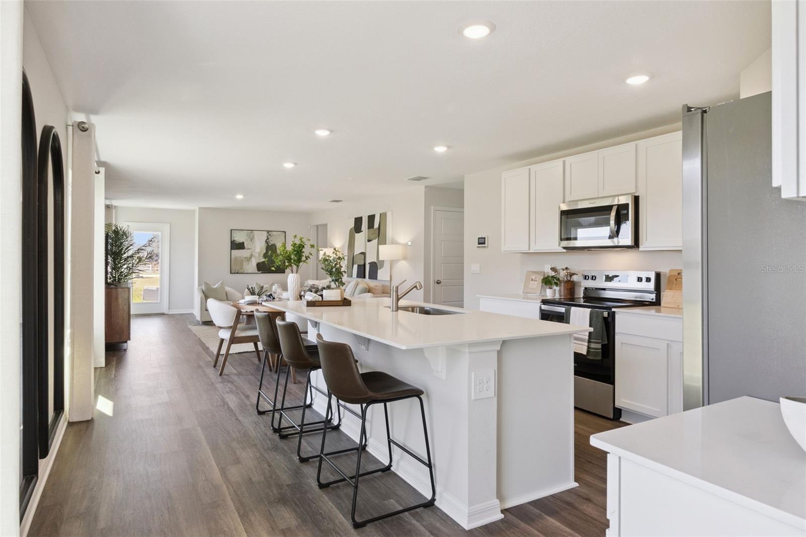 MAGNOLIA POINTE - Residential