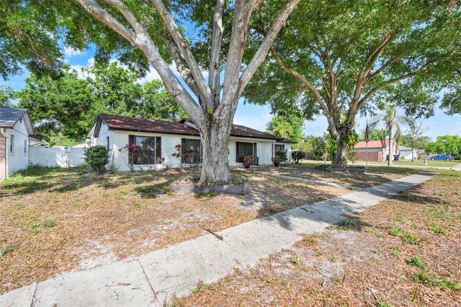 5202 GREENWAY DRIVE