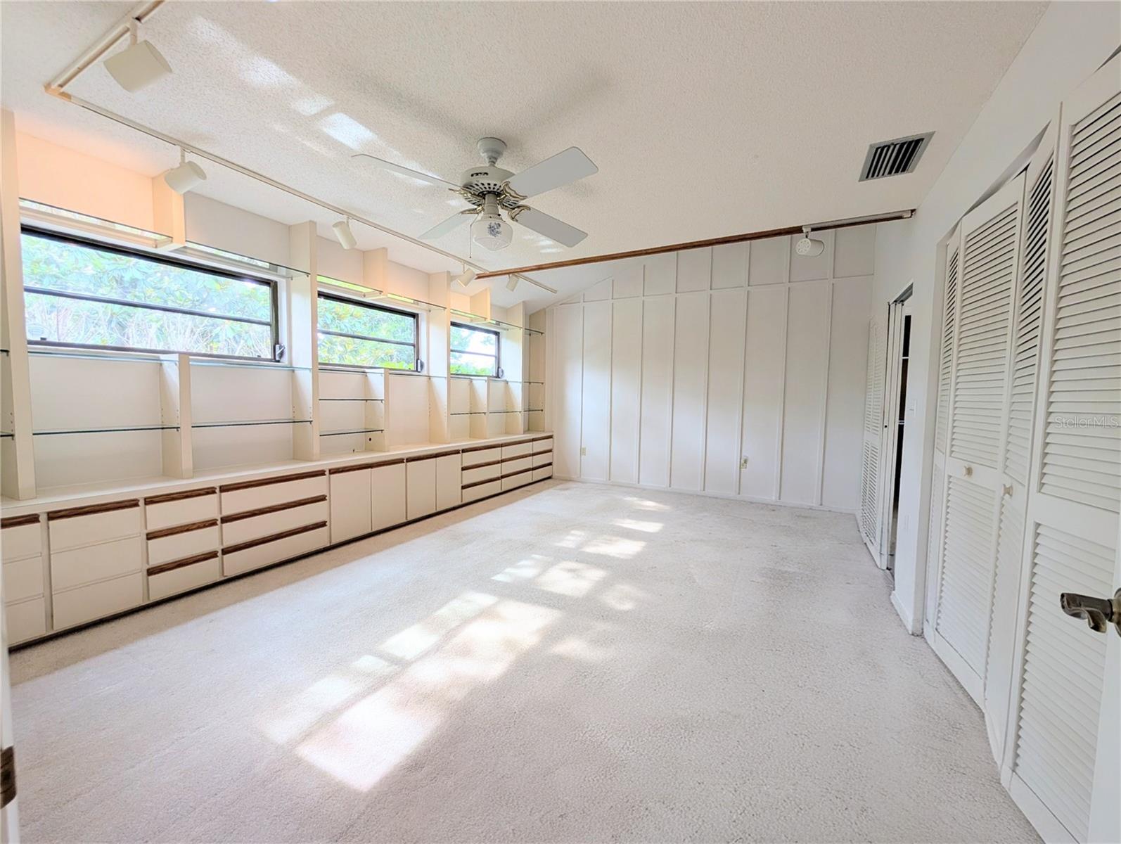 THE OAKS PH 4 - Residential