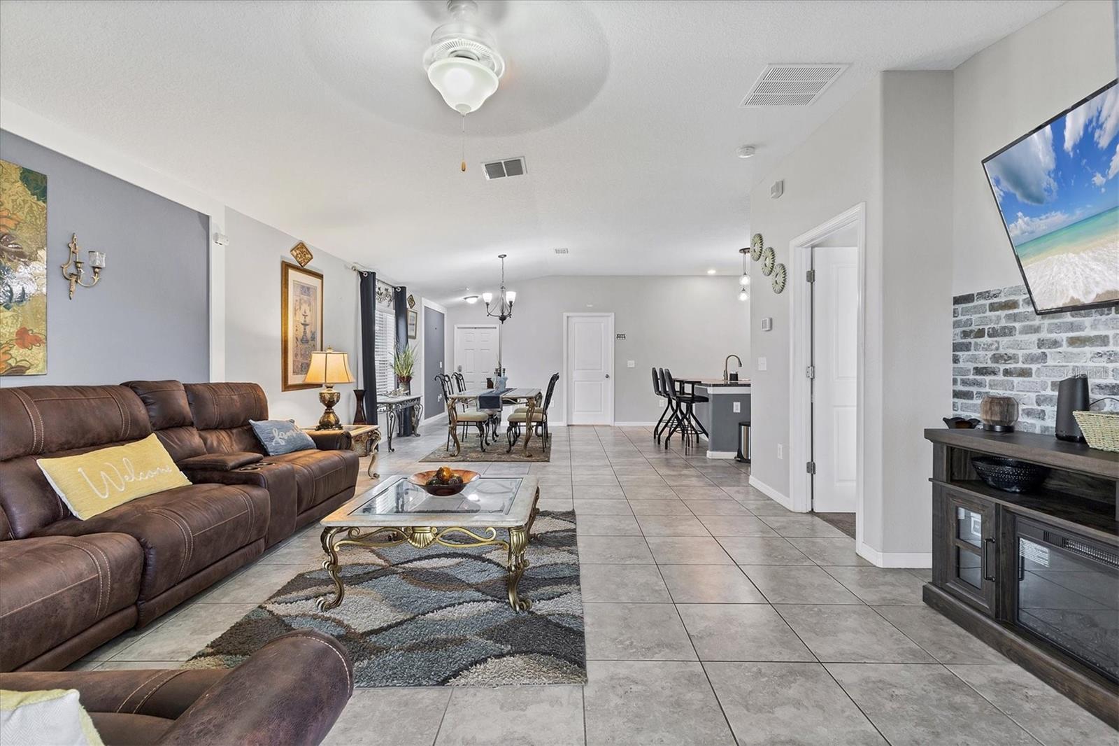 SUNSHINE VILLAGE PH 1A-1/1 - Residential Lease