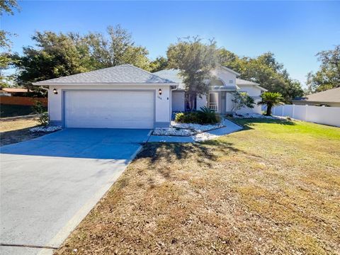 A home in EUSTIS