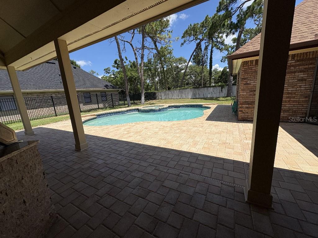 10484 LONGWOOD DRIVE