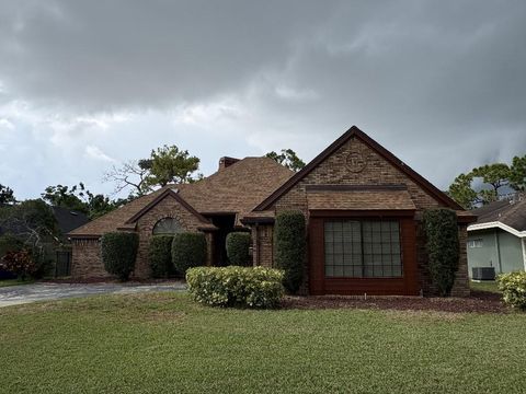 Photo of 10484 Longwood Drive, Seminole, FL 33777 (MLS # TB8525498)
