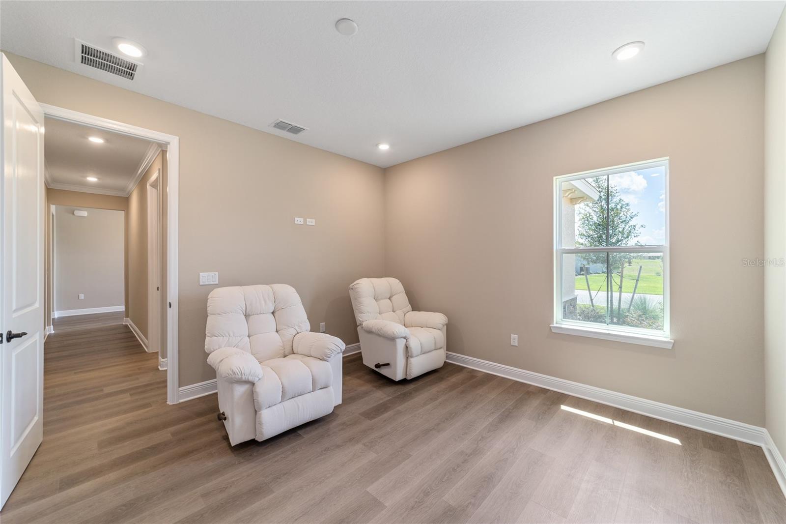 ON TOP OF THE WORLD - Residential