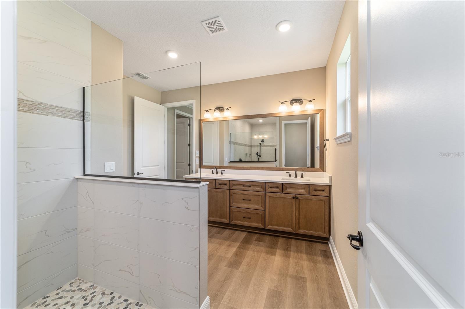 ON TOP OF THE WORLD - Residential