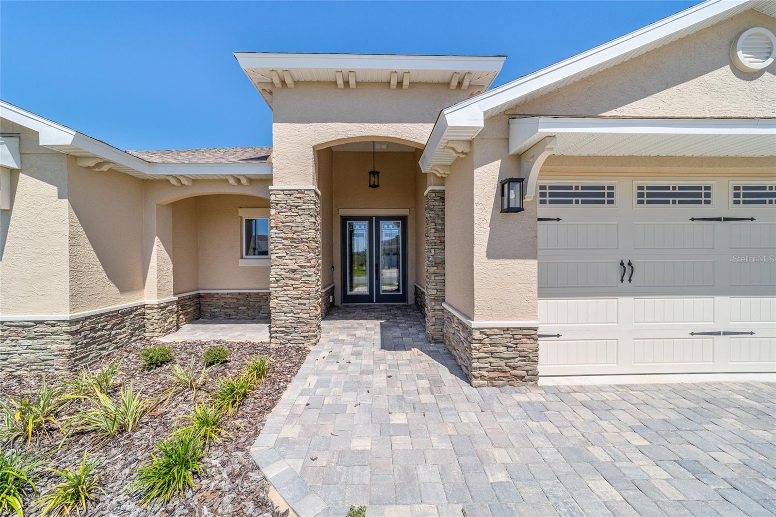 ON TOP OF THE WORLD - Residential