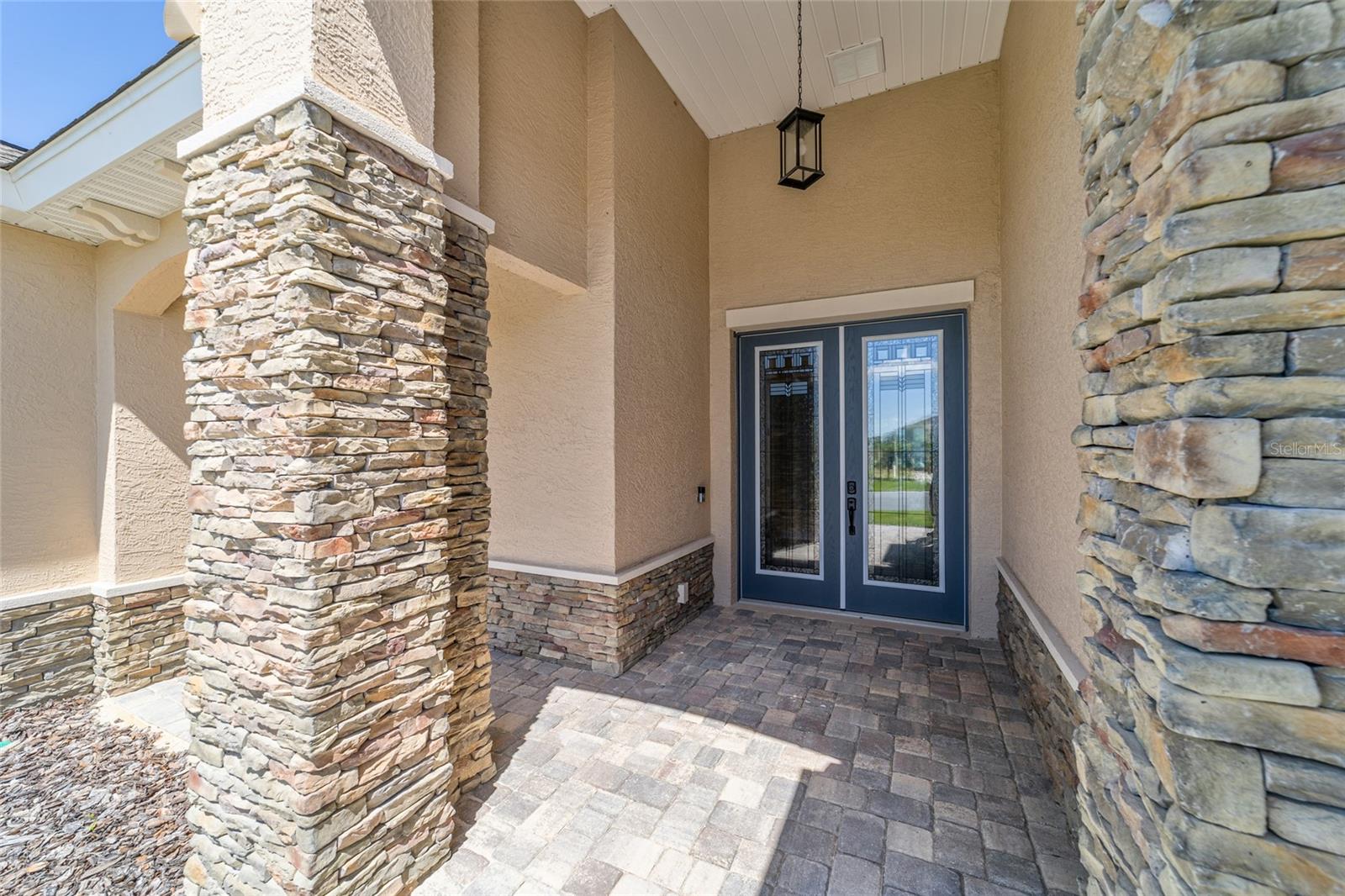 ON TOP OF THE WORLD - Residential