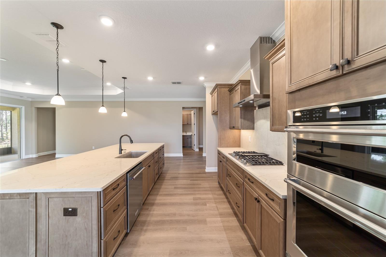 ON TOP OF THE WORLD - Residential