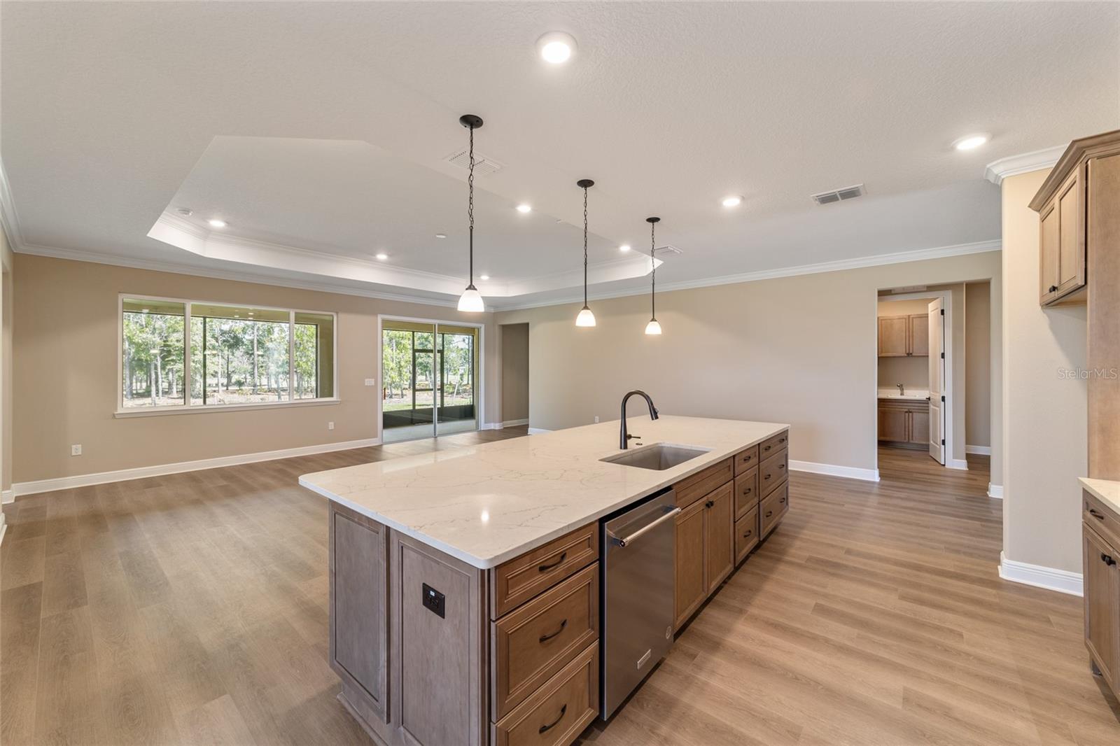 ON TOP OF THE WORLD - Residential