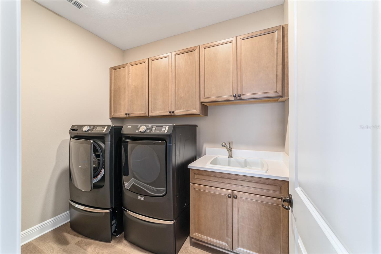 ON TOP OF THE WORLD - Residential