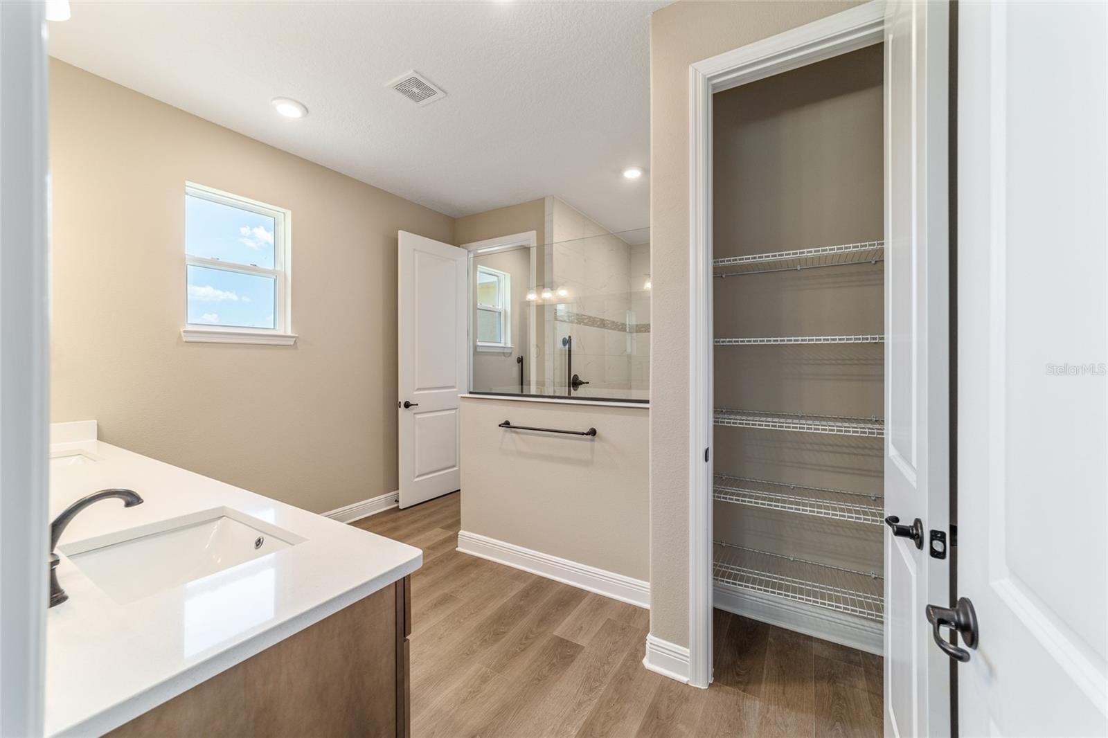 ON TOP OF THE WORLD - Residential