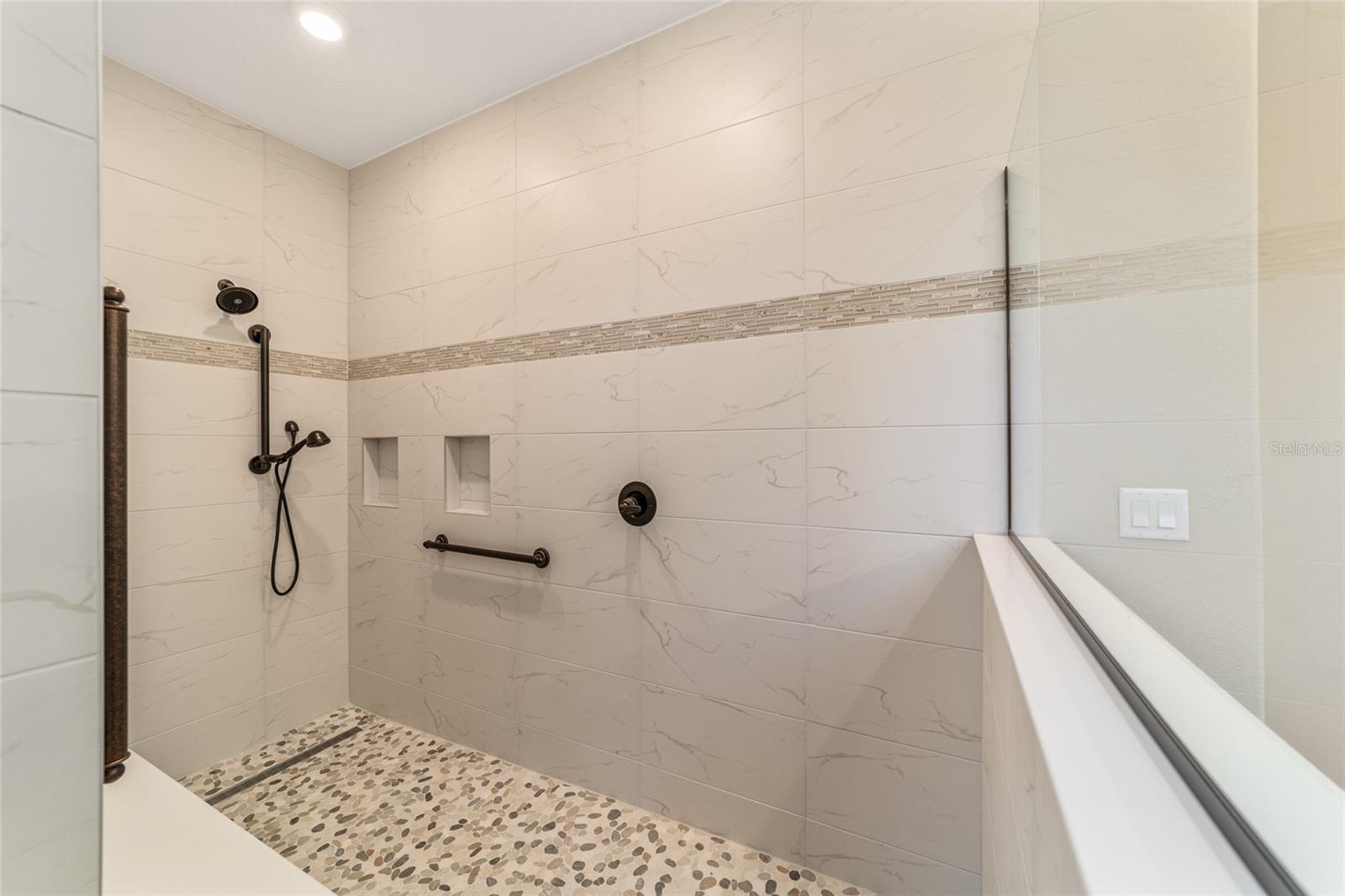 ON TOP OF THE WORLD - Residential