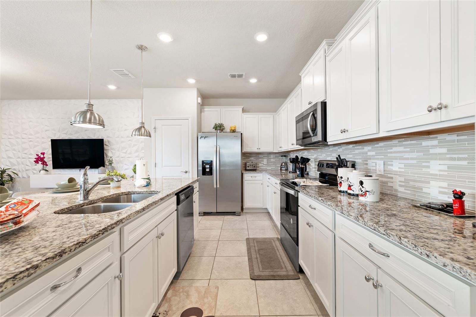 WINDSOR ISLAND RESIDENCE PH 2B - Residential