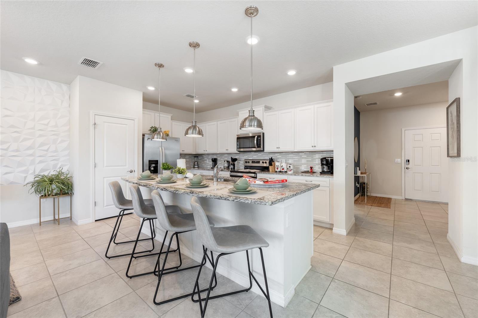 WINDSOR ISLAND RESIDENCE PH 2B - Residential