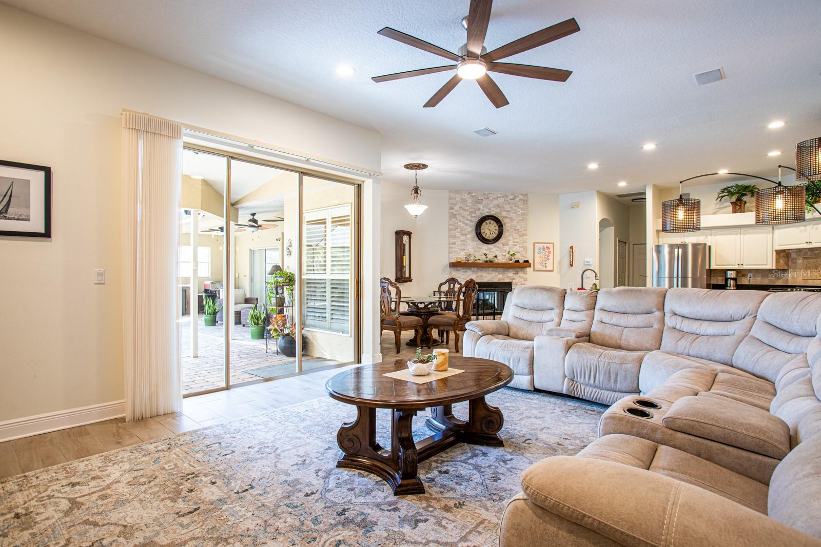 COUNTRY WOODS - Residential