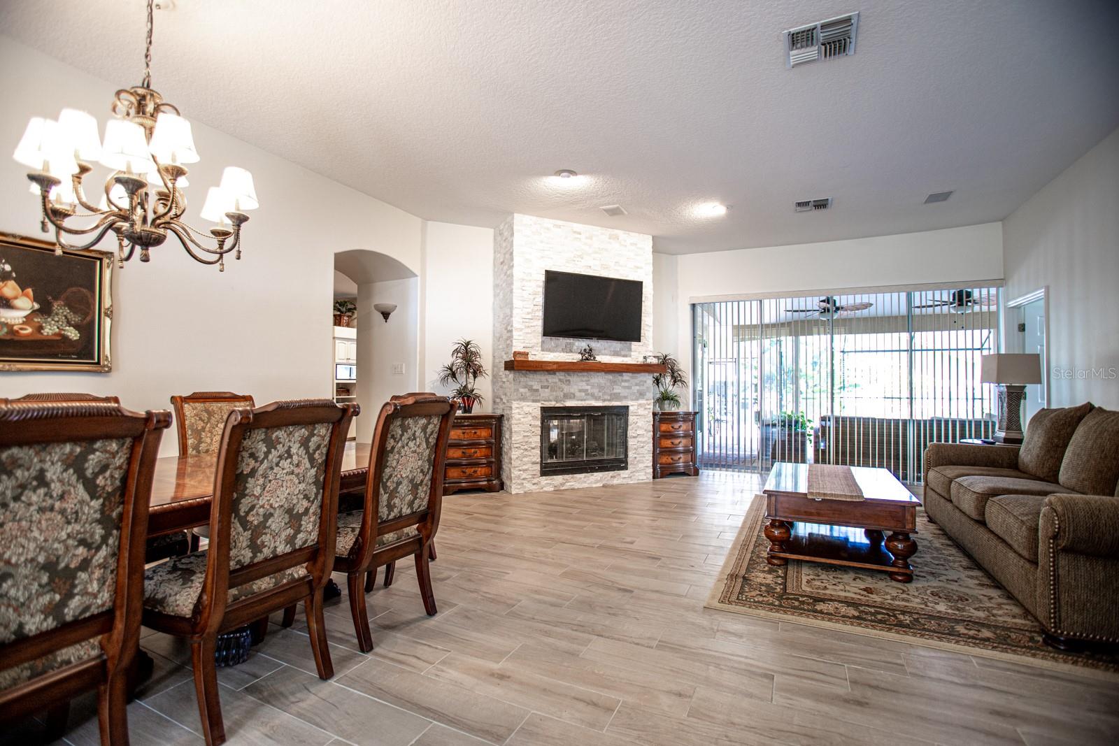 2897 COUNTRY WOODS LANE
