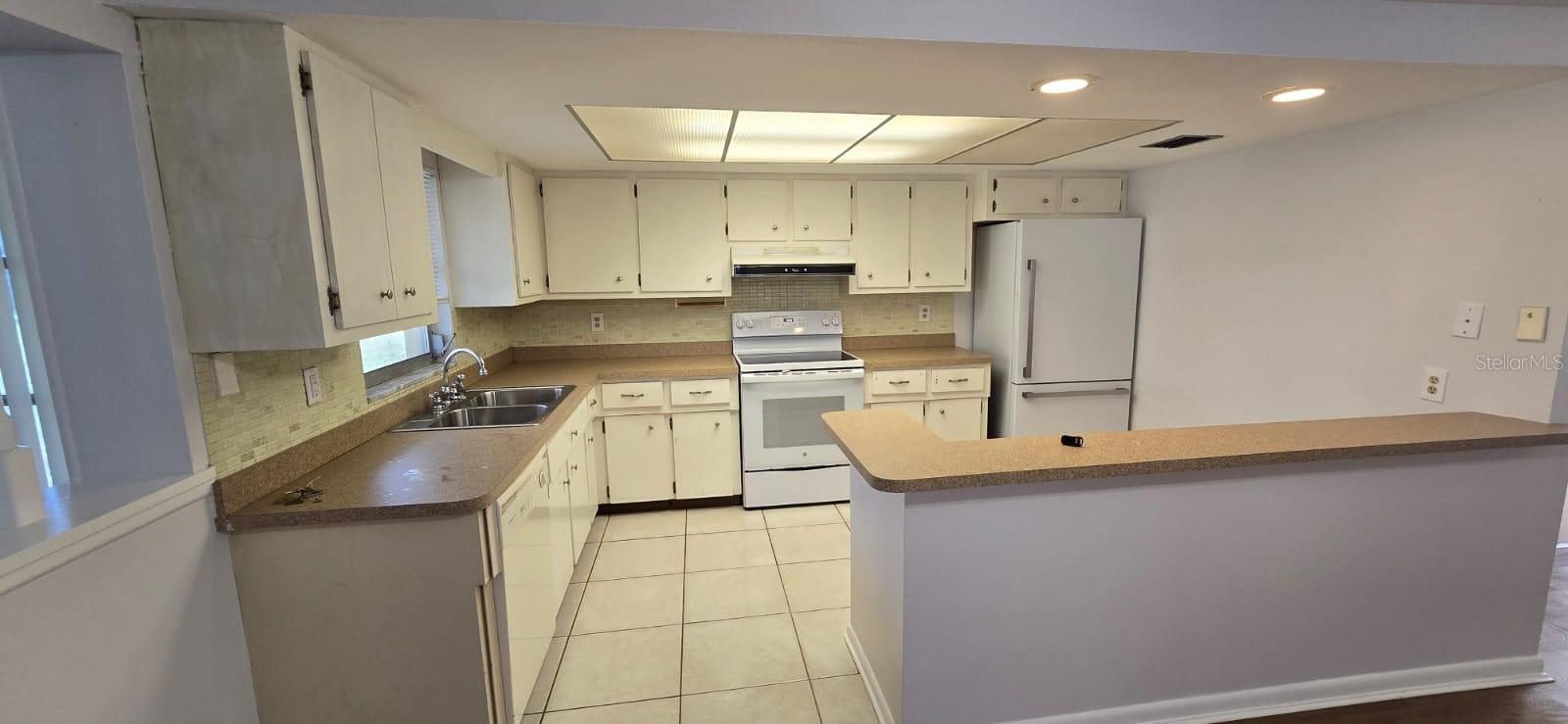 PORT CHARLOTTE SEC 006 - Residential Lease