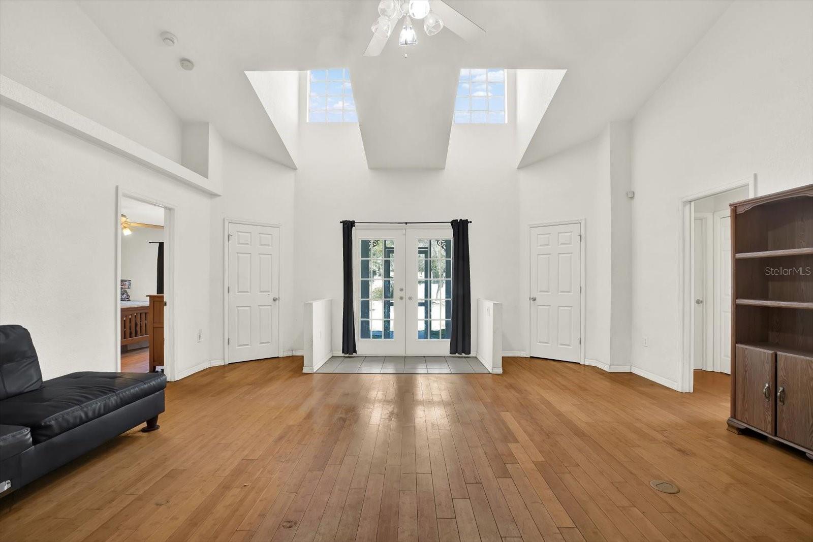 SPRING HILL - Residential