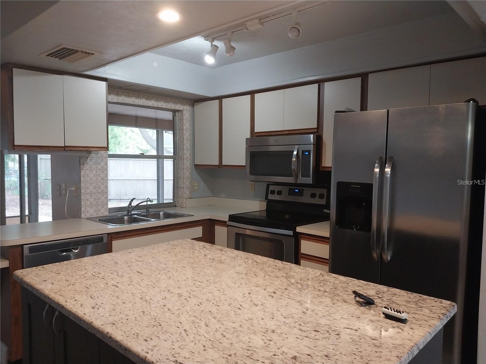 TAMARON - Residential Lease