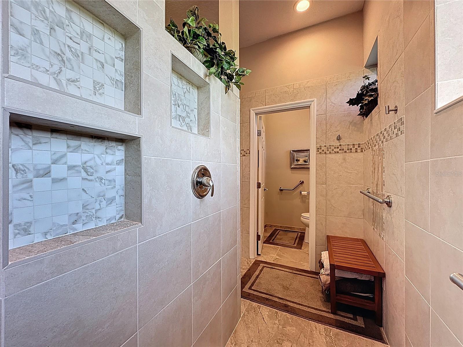 CASCADES OF GROVELAND (TRILOGY) - Residential