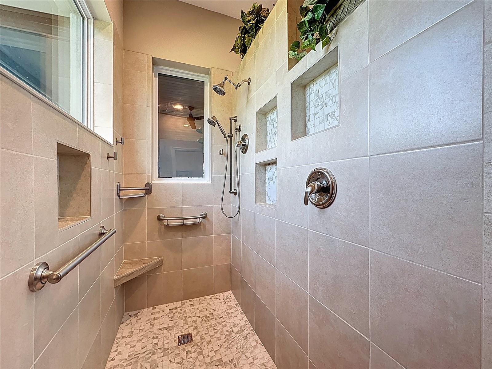 CASCADES OF GROVELAND (TRILOGY) - Residential