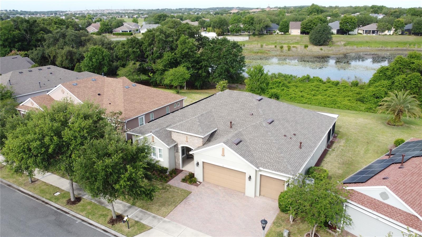 CASCADES OF GROVELAND (TRILOGY) - Residential